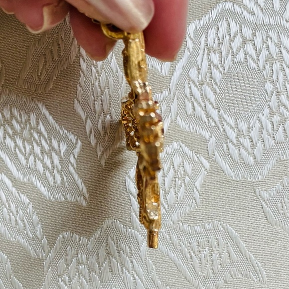 Sarah Coventry 1970's Vintage Gold Tone Amber Crystal Cross Pendant Necklace - Picture 3 of 8